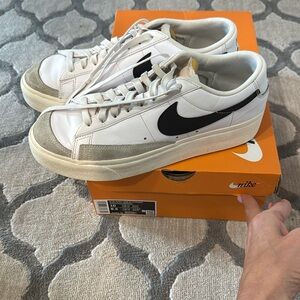 Nike White and Black Women's Sneakers